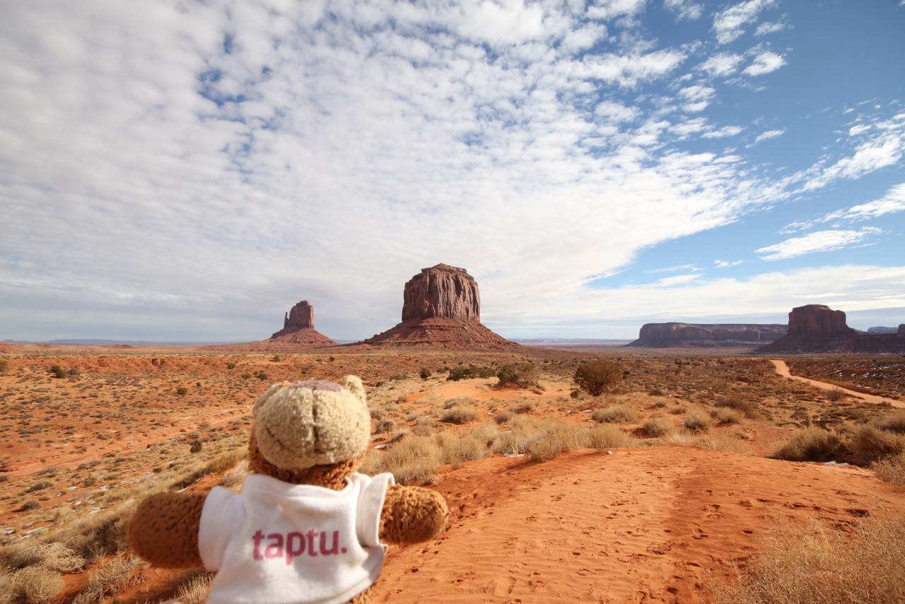 Bearaptu surrounded by Navajo in Monument Valley