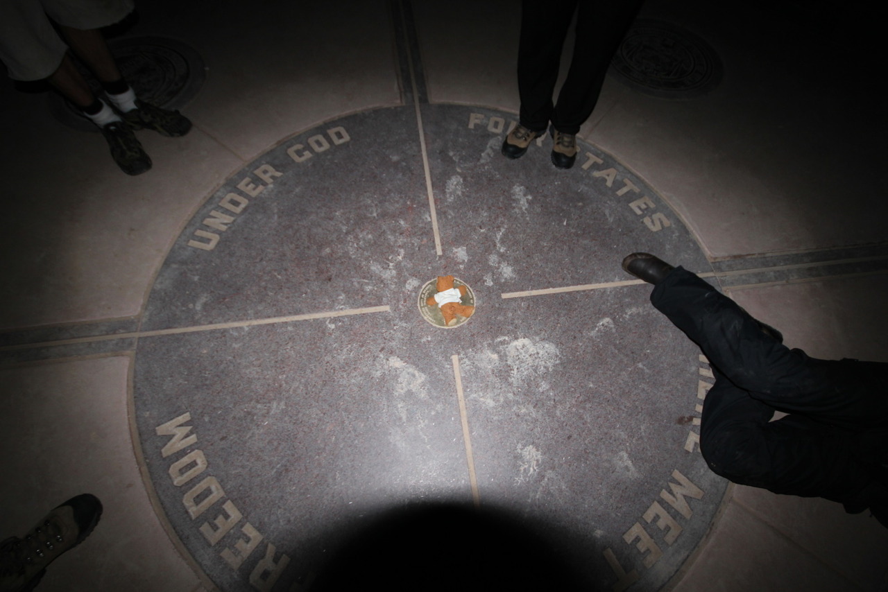 Bearaptu in four states at once (Arizona, Colorado, New Mexico and Utah), at the Four Corners Monument .