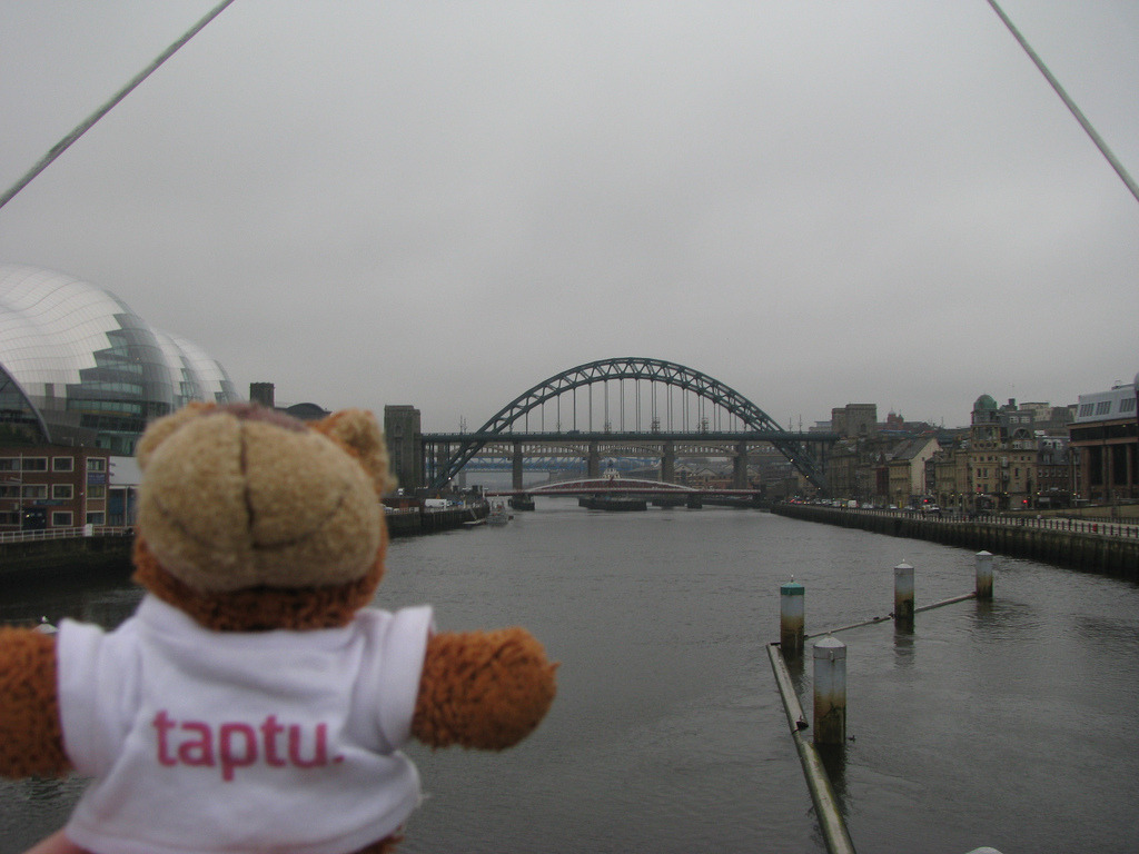 Bearaptu at the Tyne Bridge The fog on the Tyne is all Bearaptu’s, all Bearaptu’s.