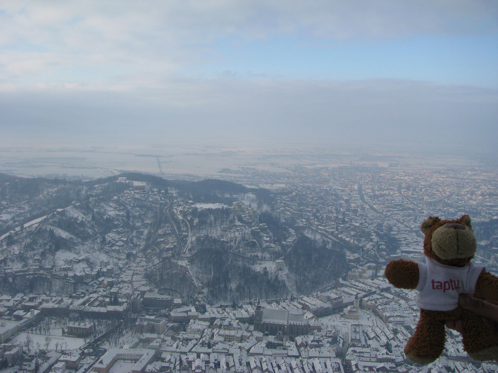 Bearaptu in Braşov Braşov has a big sign . This is what Braşov looks like from that sign.
